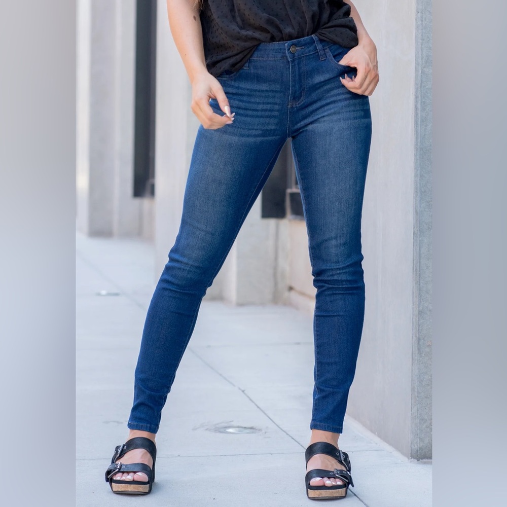 KanCan Tessa Mid Rise Super Skinny Jeans NWT